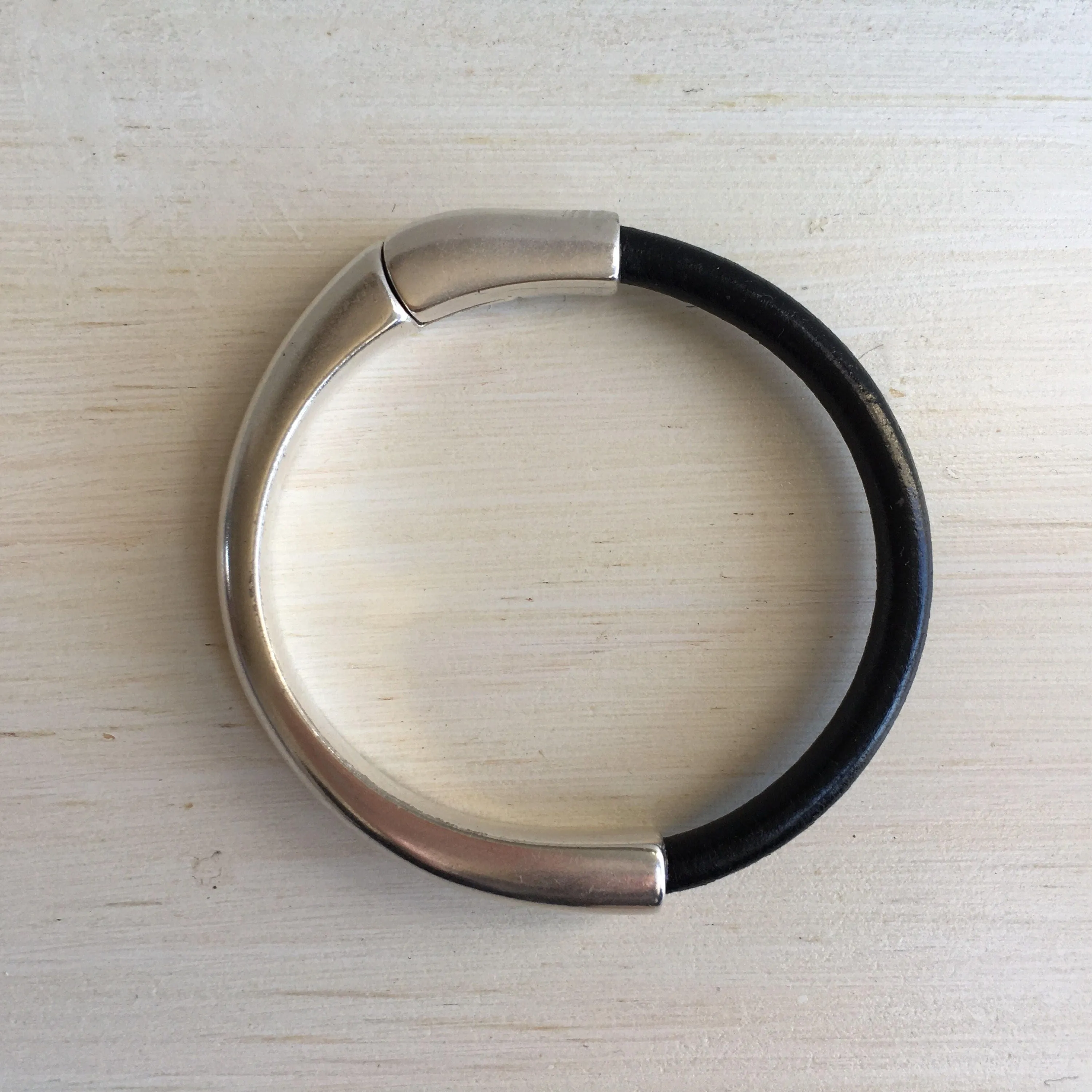 Black & Silver - Medium Width - Magnetic Cuff - WHSL