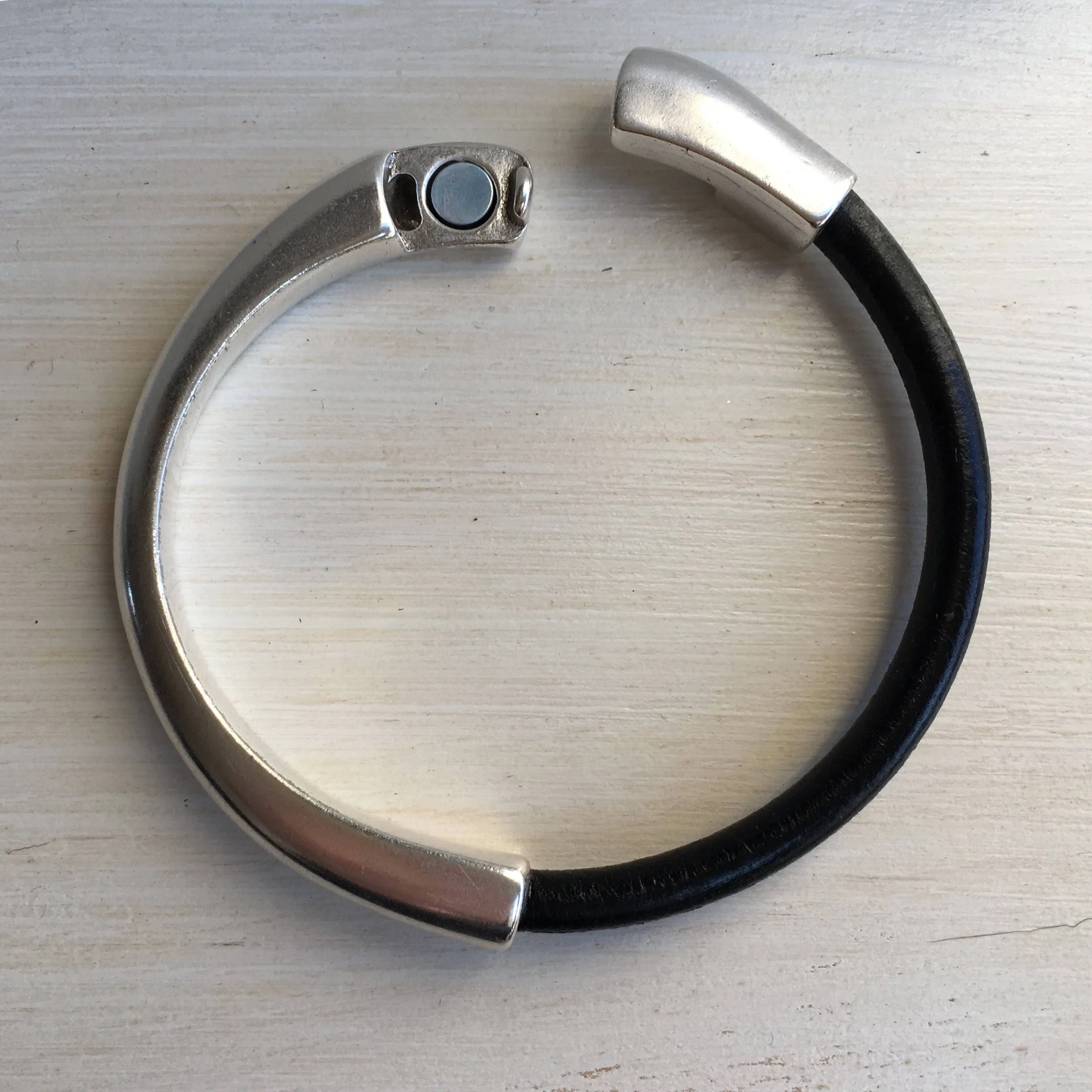 Black & Silver - Medium Width - Magnetic Cuff - WHSL