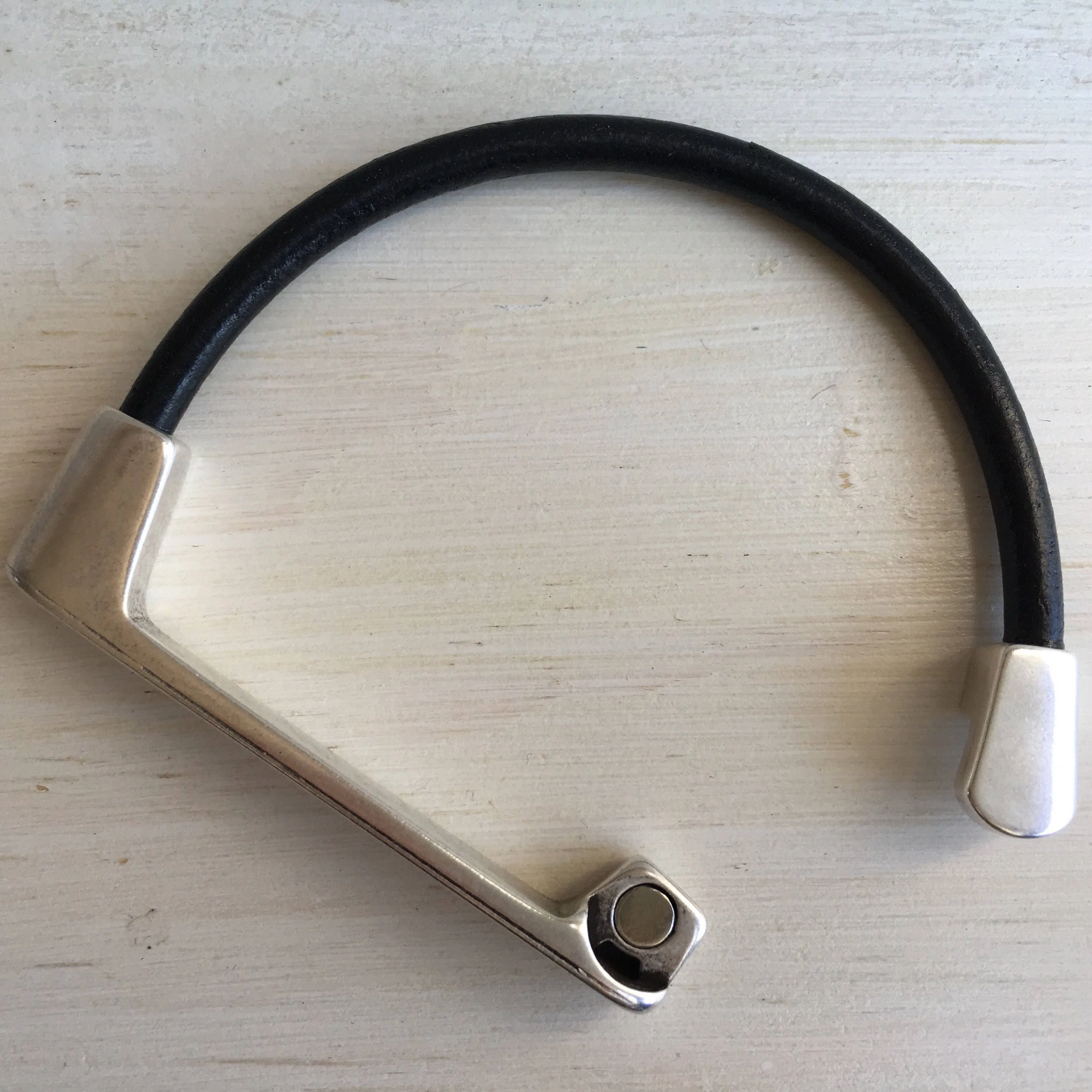 Black & Silver - Straight Bar - Magnetic Cuff - WHSL