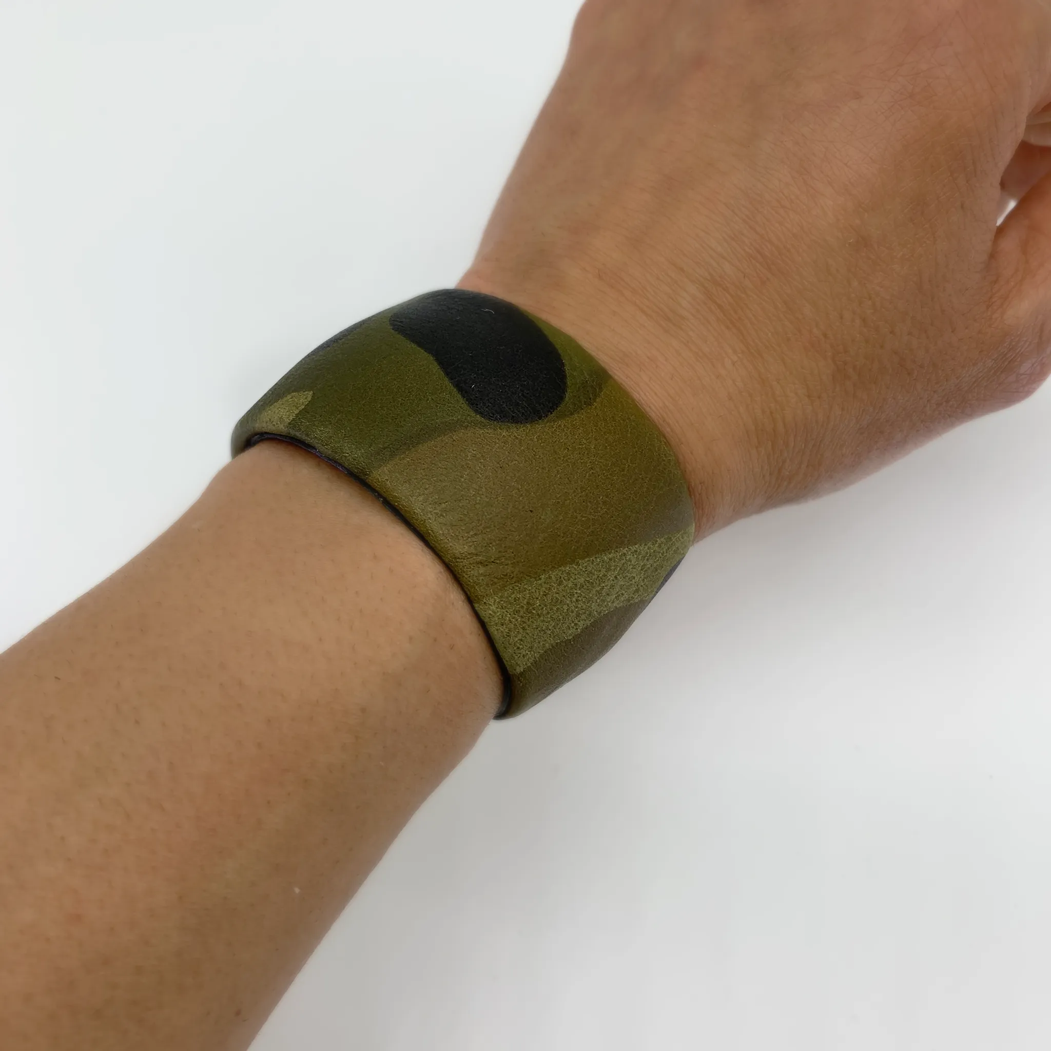 CA Amazon Green Leather Camouflage Cuff