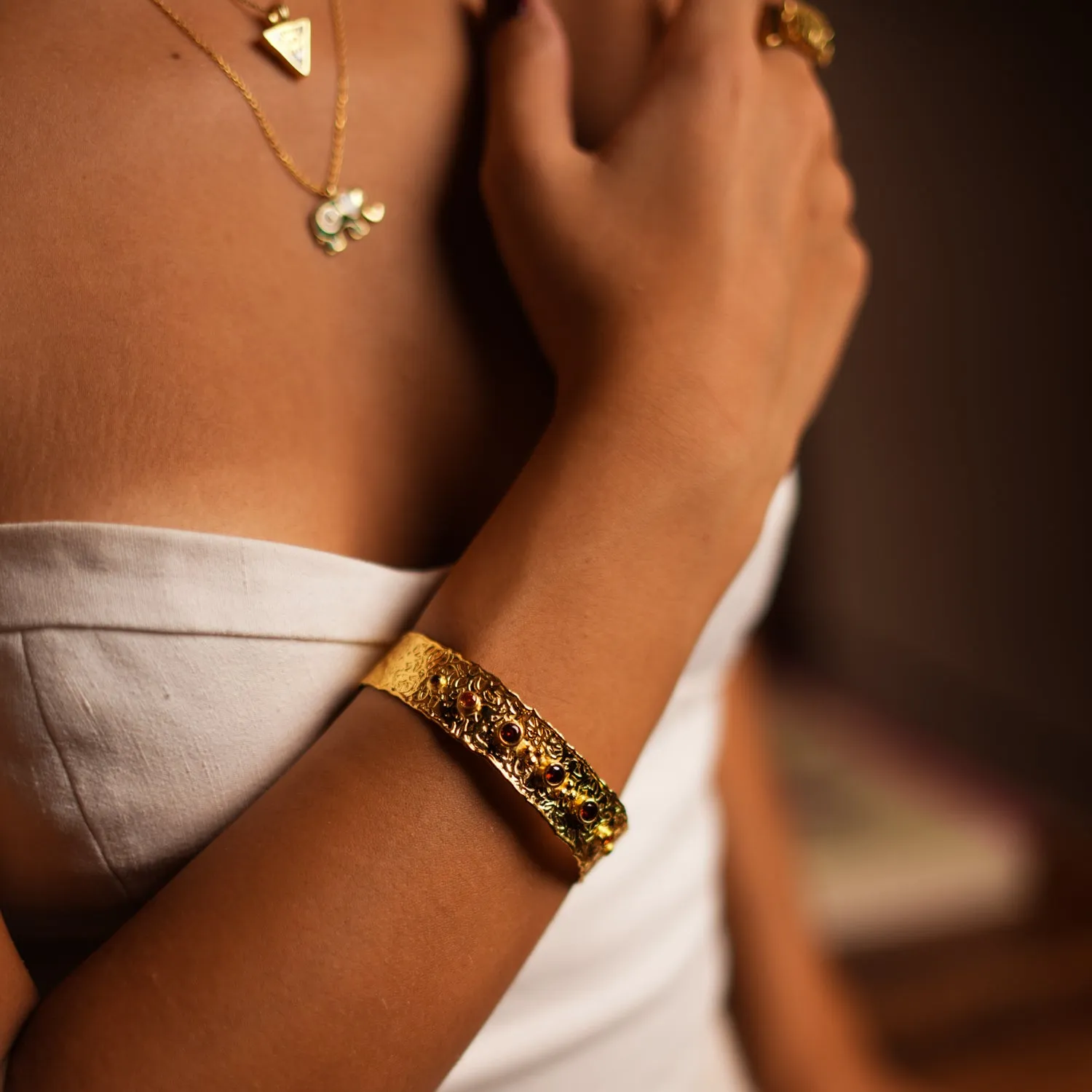 Carnelian Power Dots & Gold Design Cuff Bracelet
