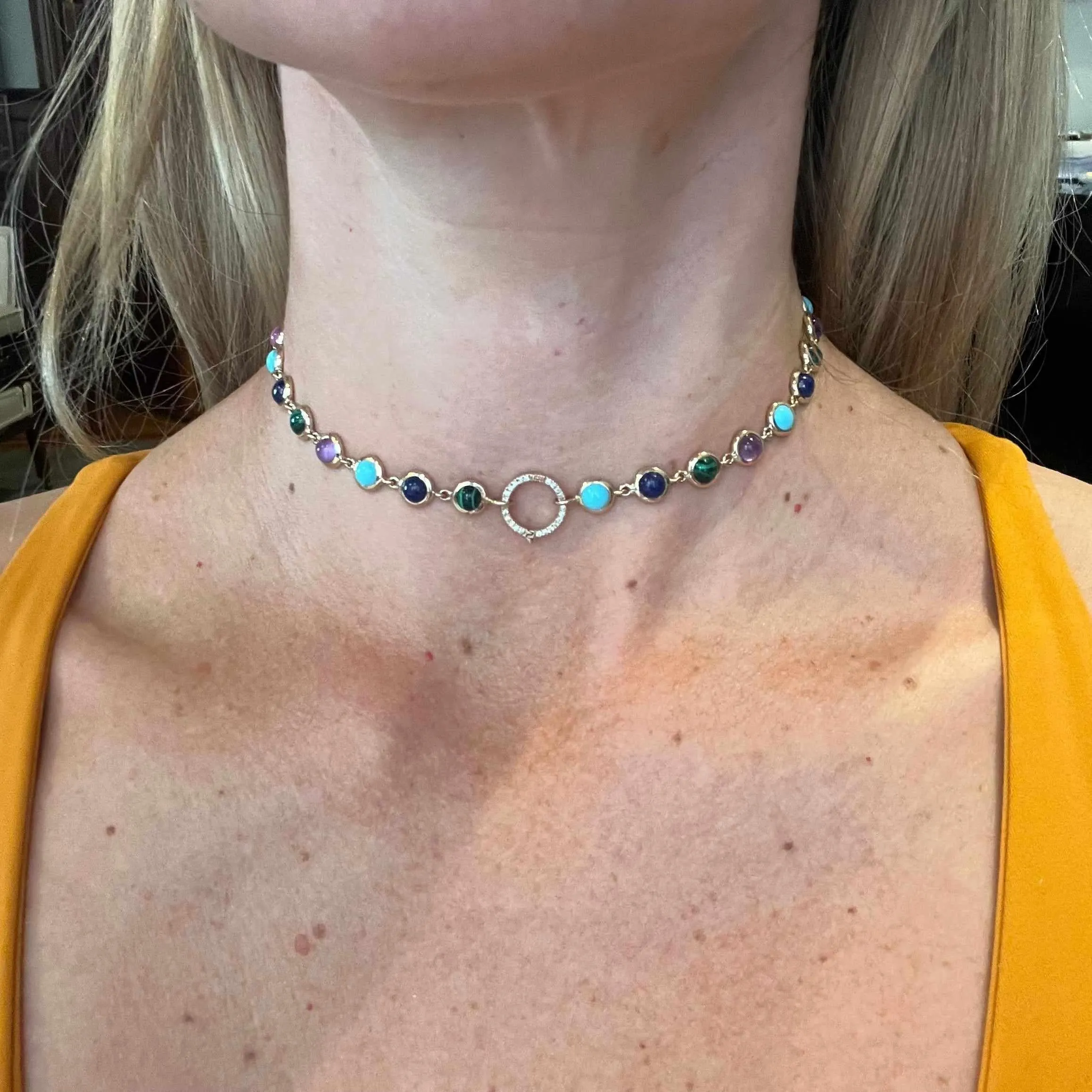 Closure transformer necklace