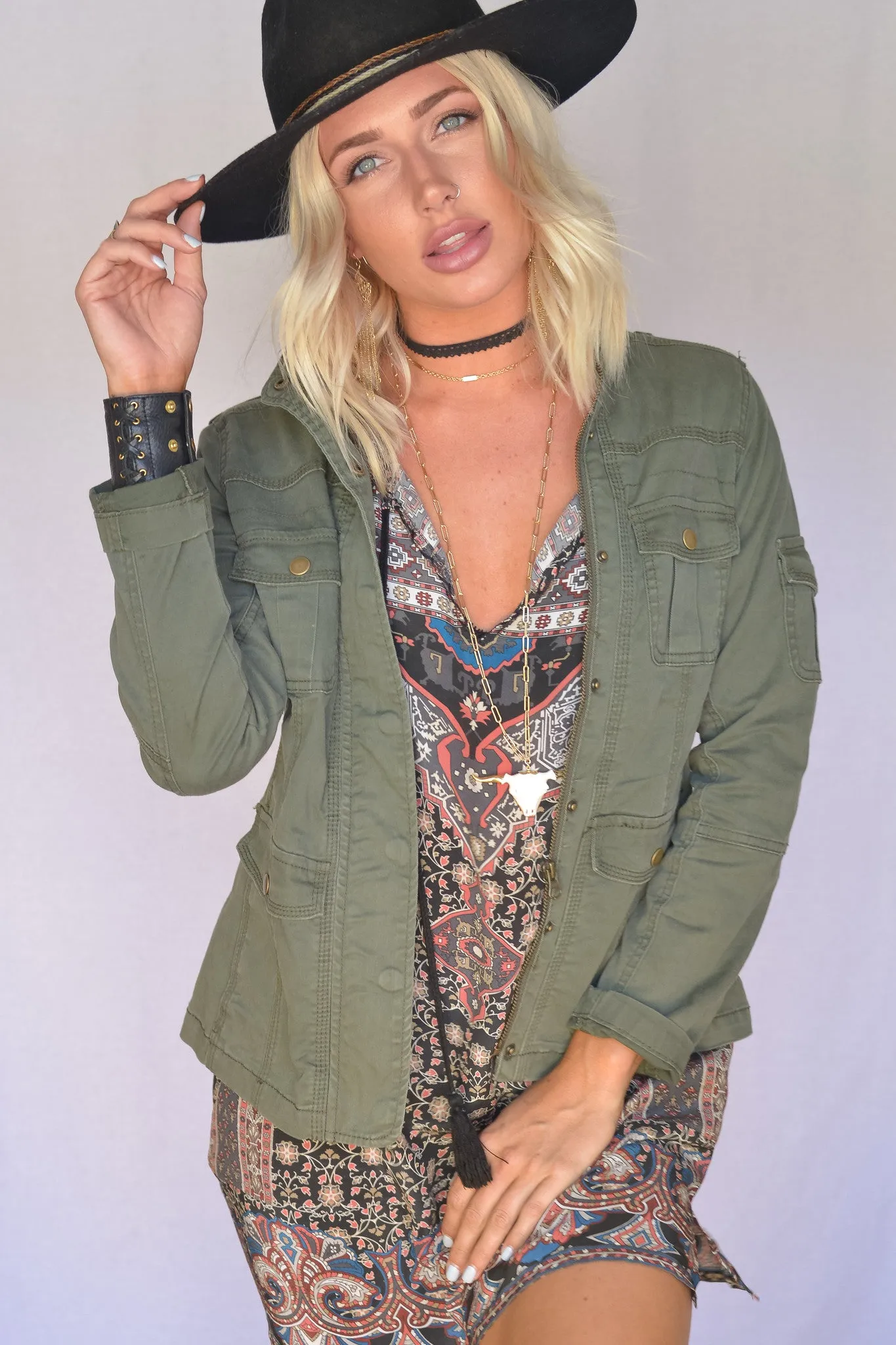 Desert Essence Chain Choker in Gold