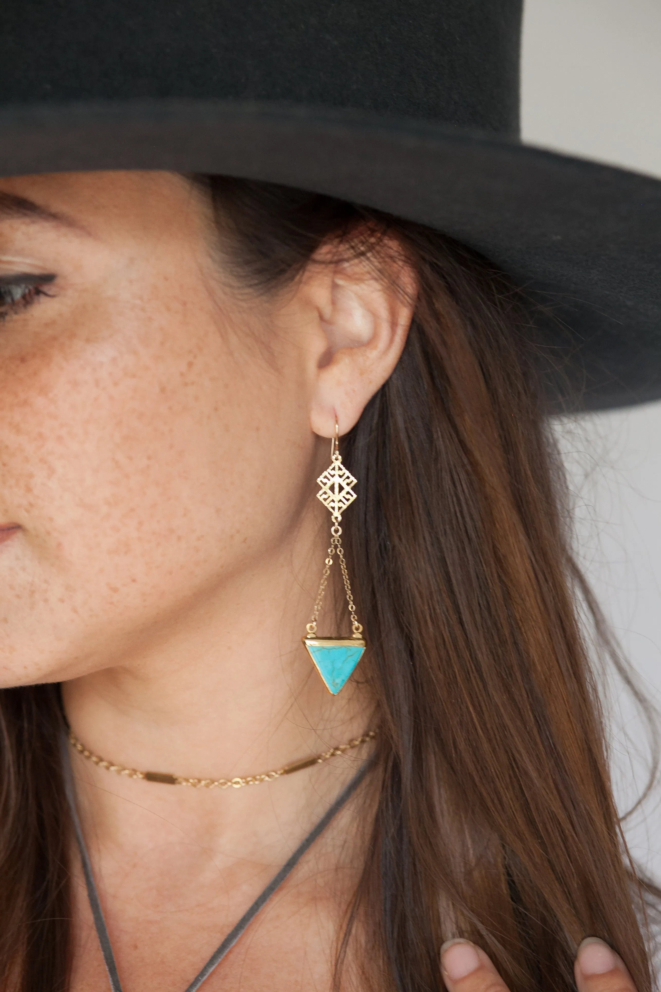 Desert Essence Chain Choker in Gold