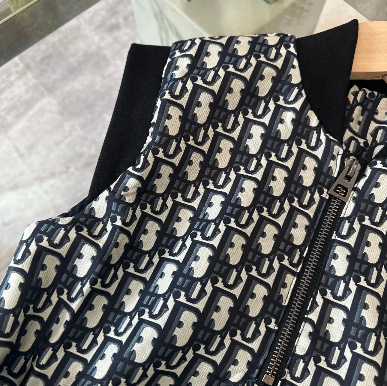 dress without sleeve