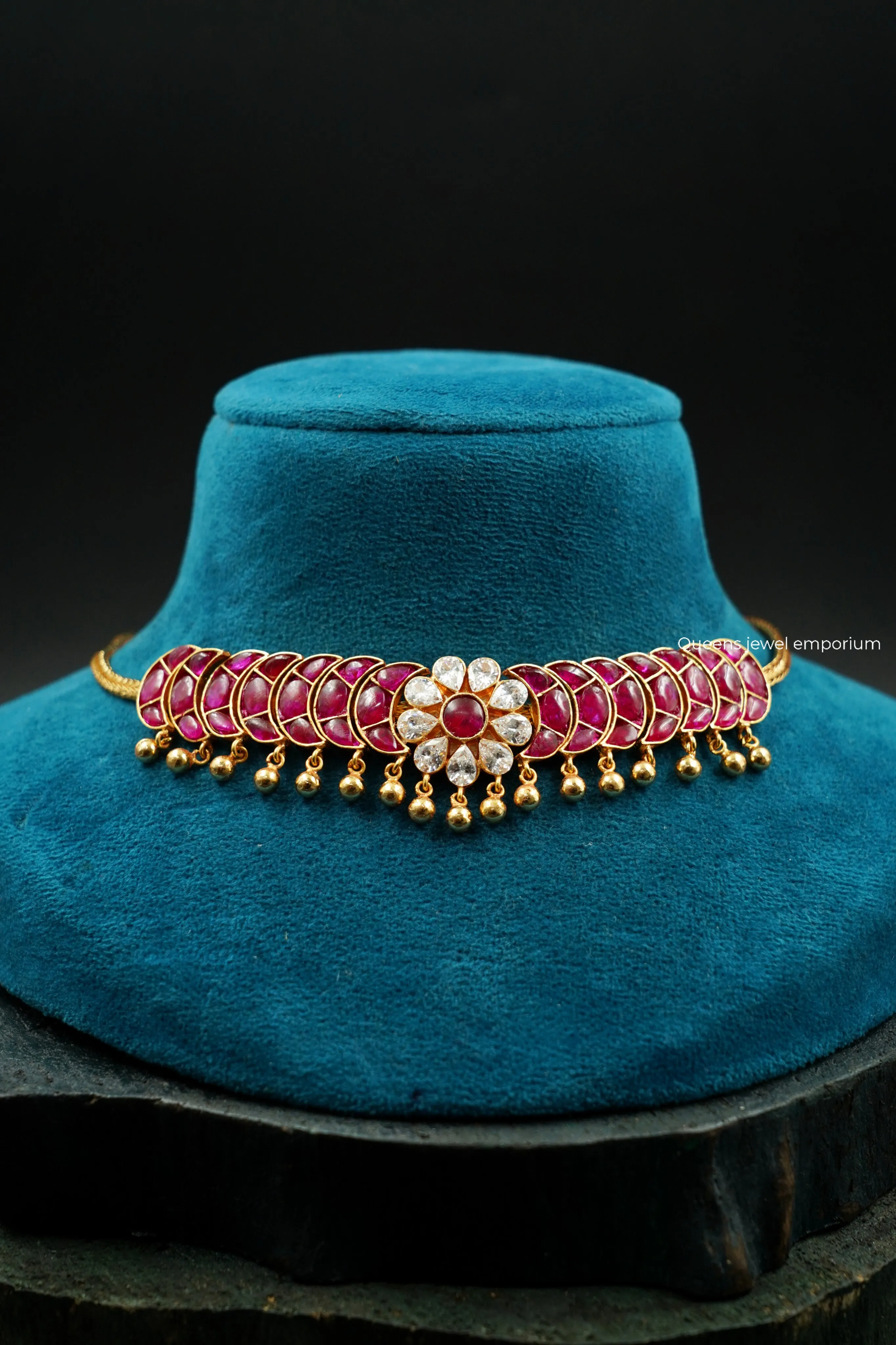 ELAKKIYA CHOKER