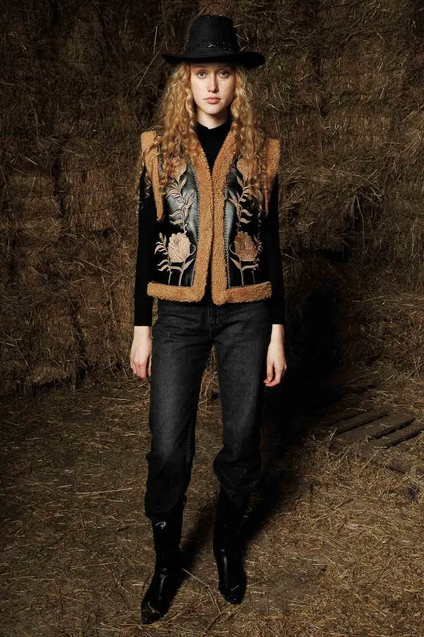 Embroidered Camel Cowboy Vest – Teddy Fleece Lining, Floral Embroidery, Faux Leather, Western Style