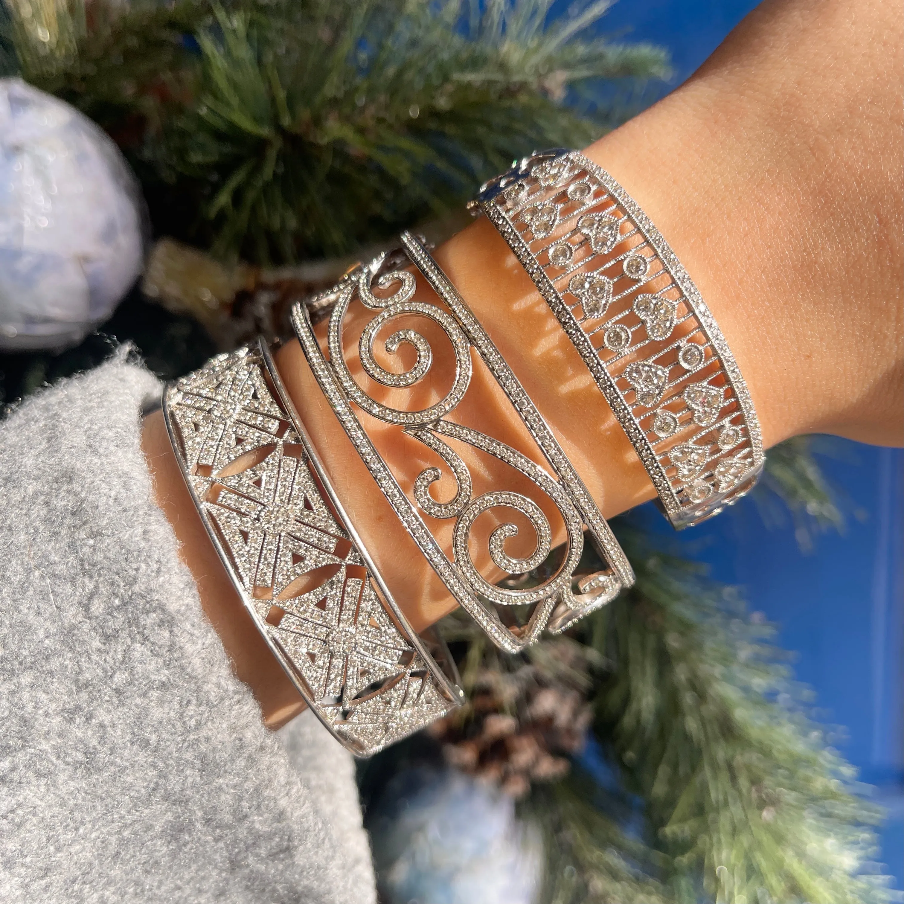 Estate 14KT White Gold Filigree Pave Diamond Hearts Hinged Bangle Cuff Bracelet