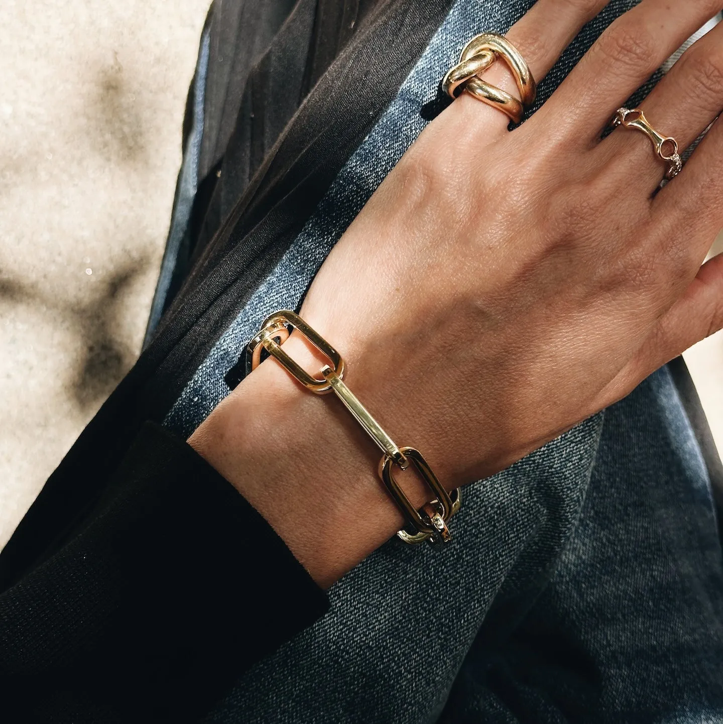 Grande Rectangular Link Bracelet with Tusk Clasp