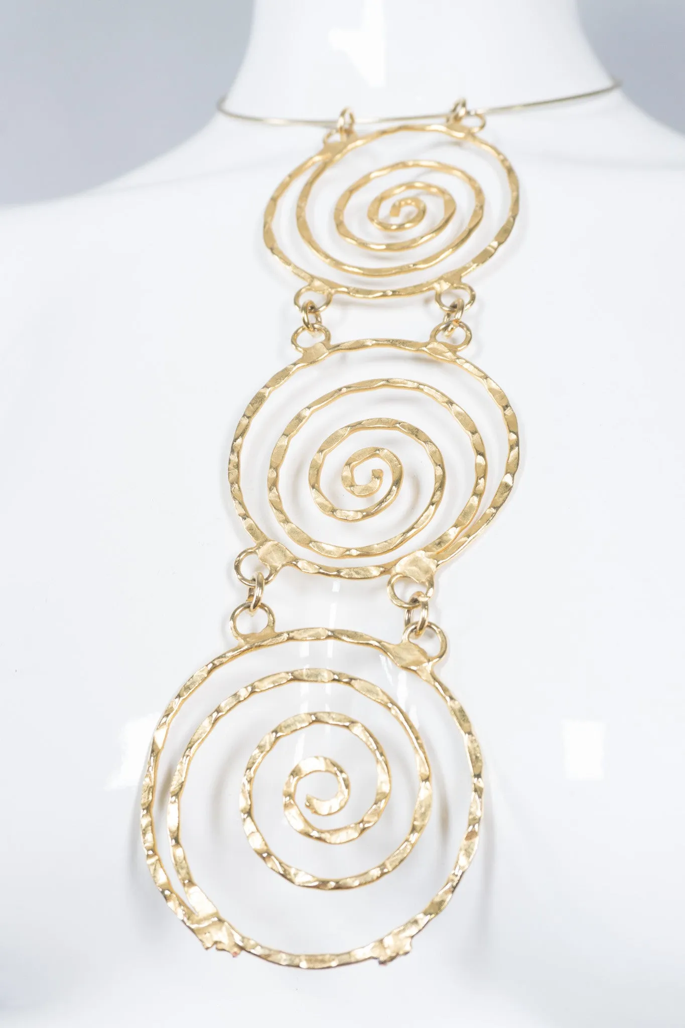 Hanging Swirl Choker