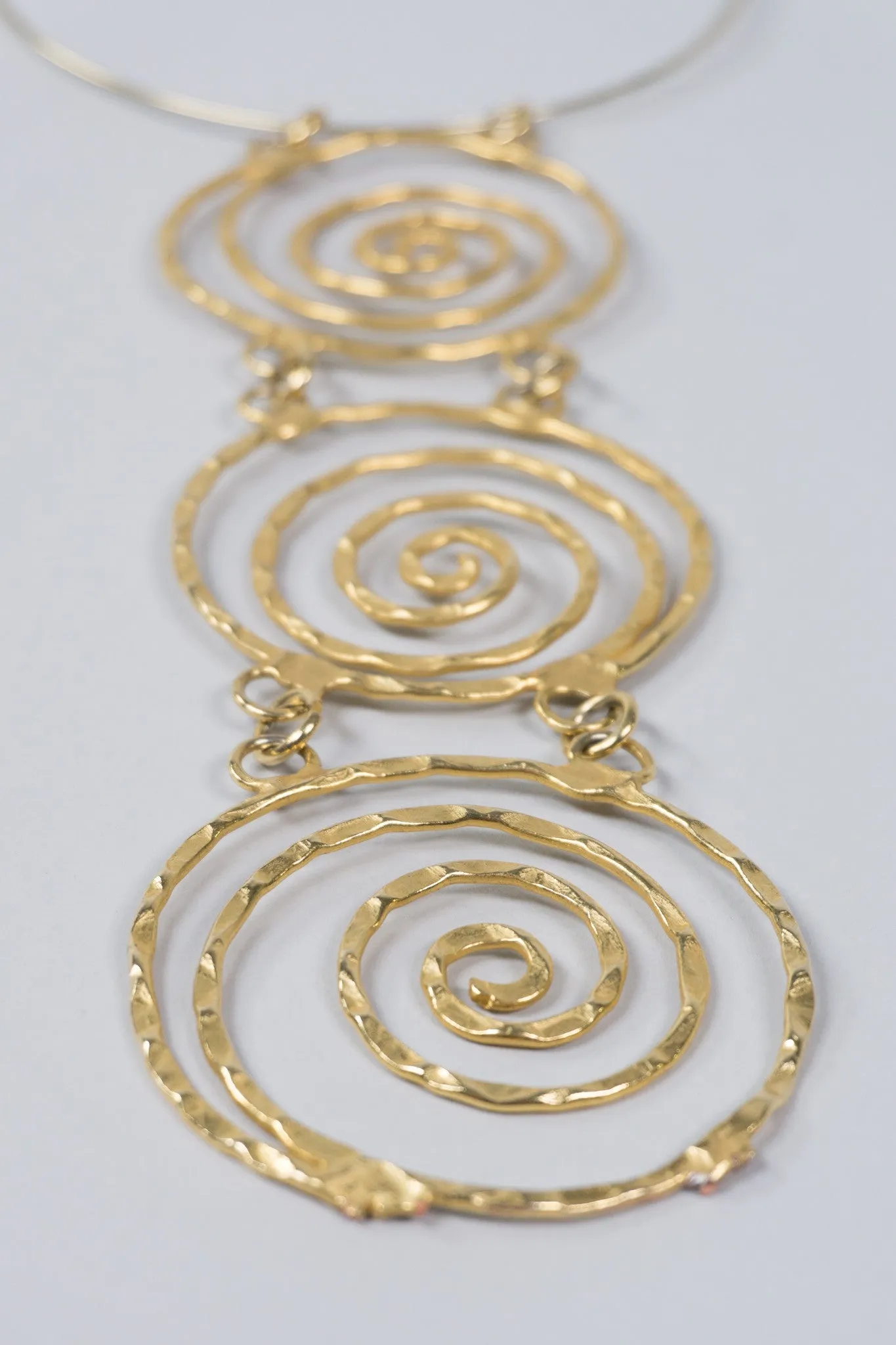 Hanging Swirl Choker