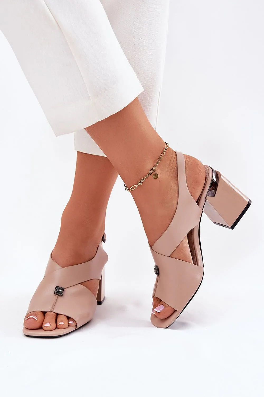 Heel sandals Step in style