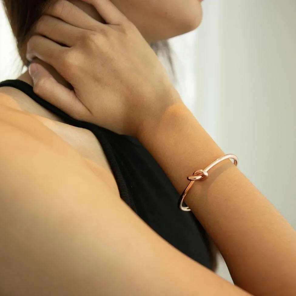 KNOT SORRY CUFF BRACELET