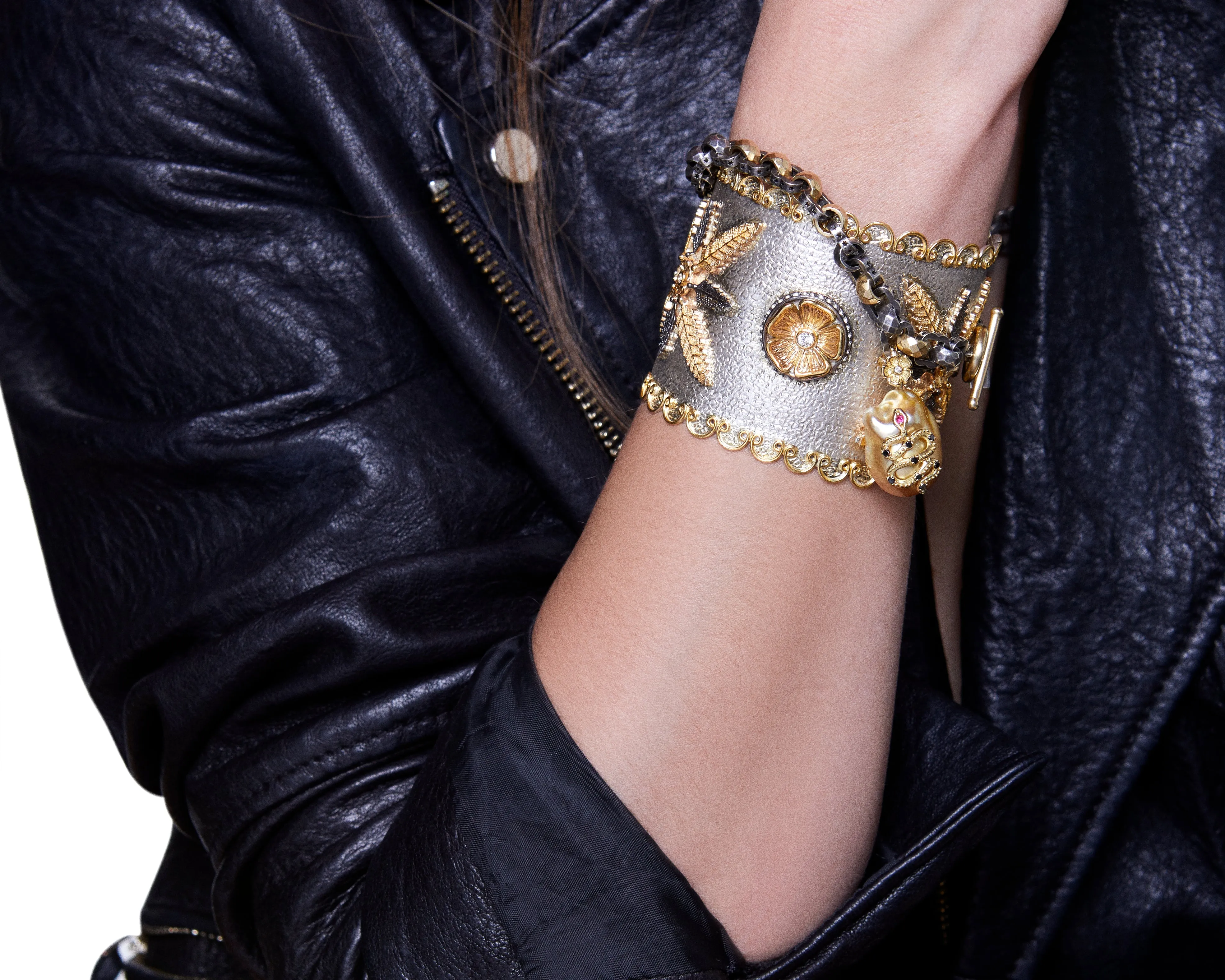 LEAFY FONDANT CUFF BRACELET