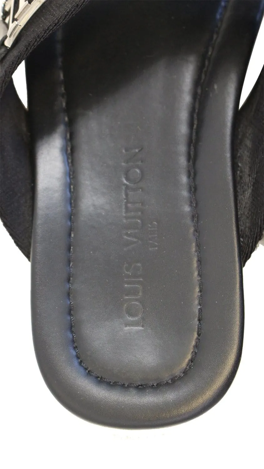 LOUIS VUITTON Black Men's Hamptons Thong Flip Flops Size 8