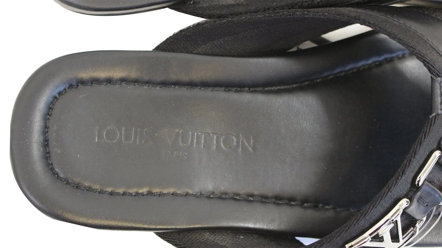 LOUIS VUITTON Black Men's Hamptons Thong Flip Flops Size 8