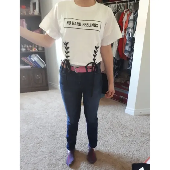 'NO HARD FEELINGS' T-Shirt