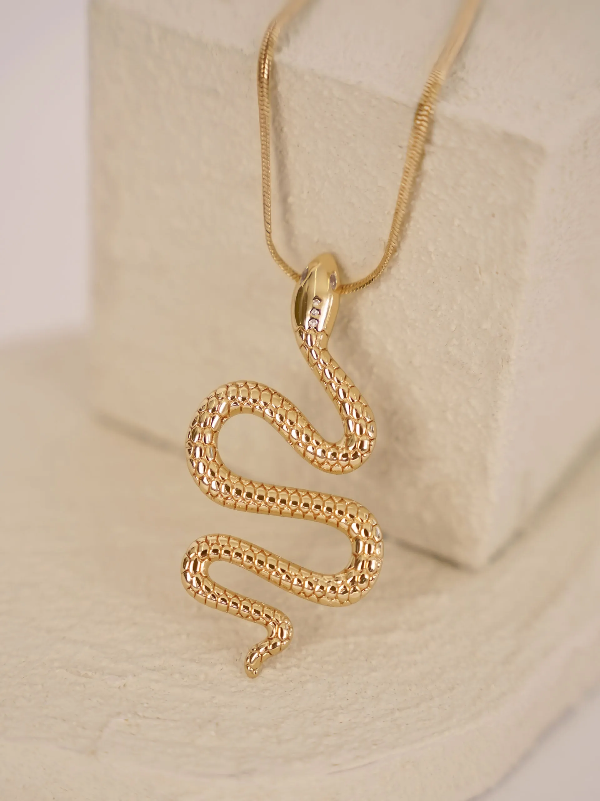 Serpentina Pendant Choker