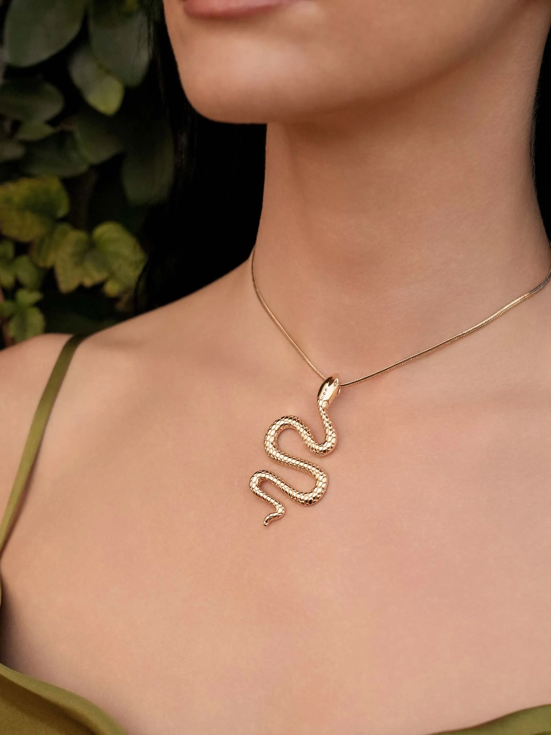 Serpentina Pendant Choker