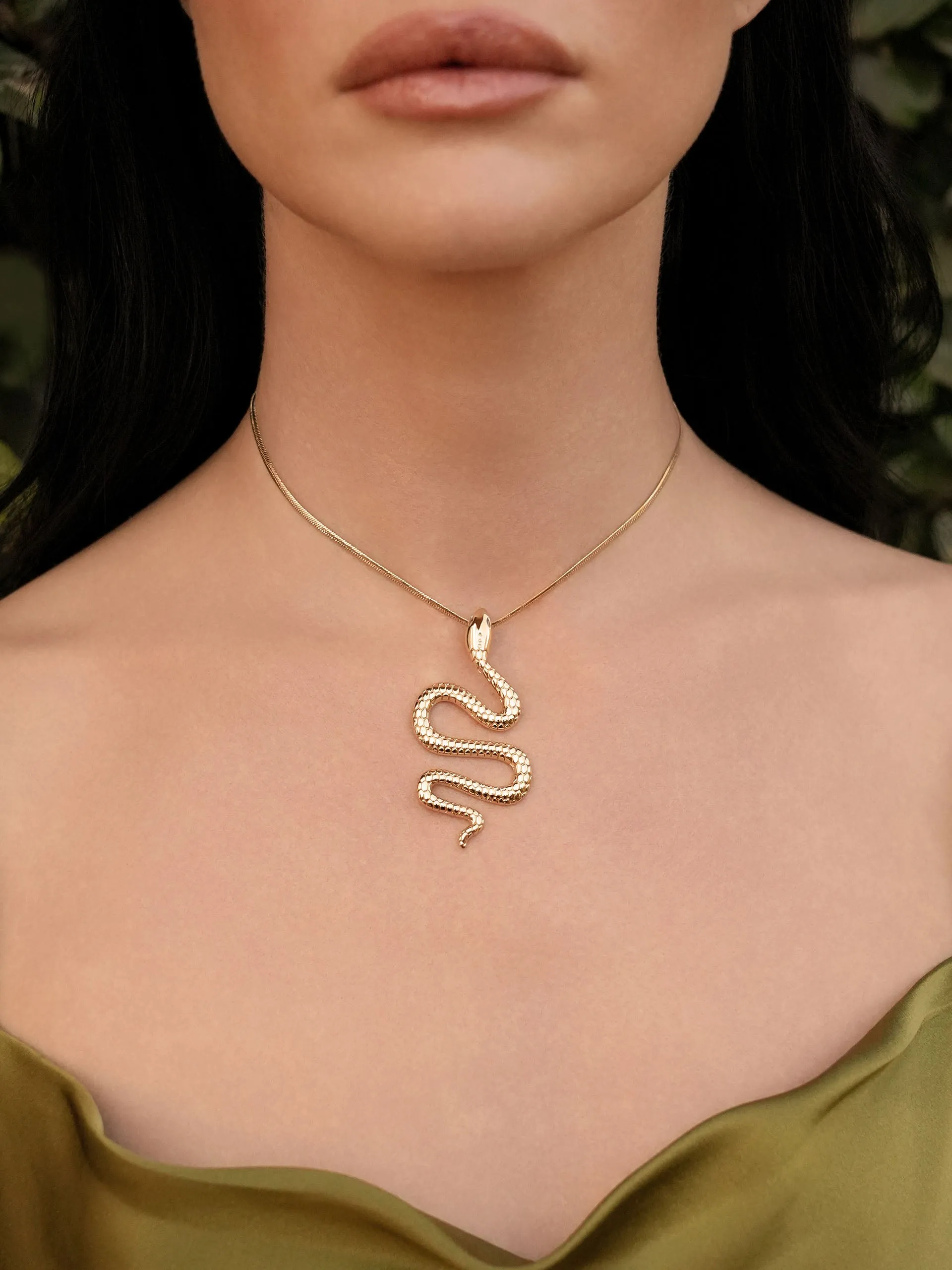 Serpentina Pendant Choker