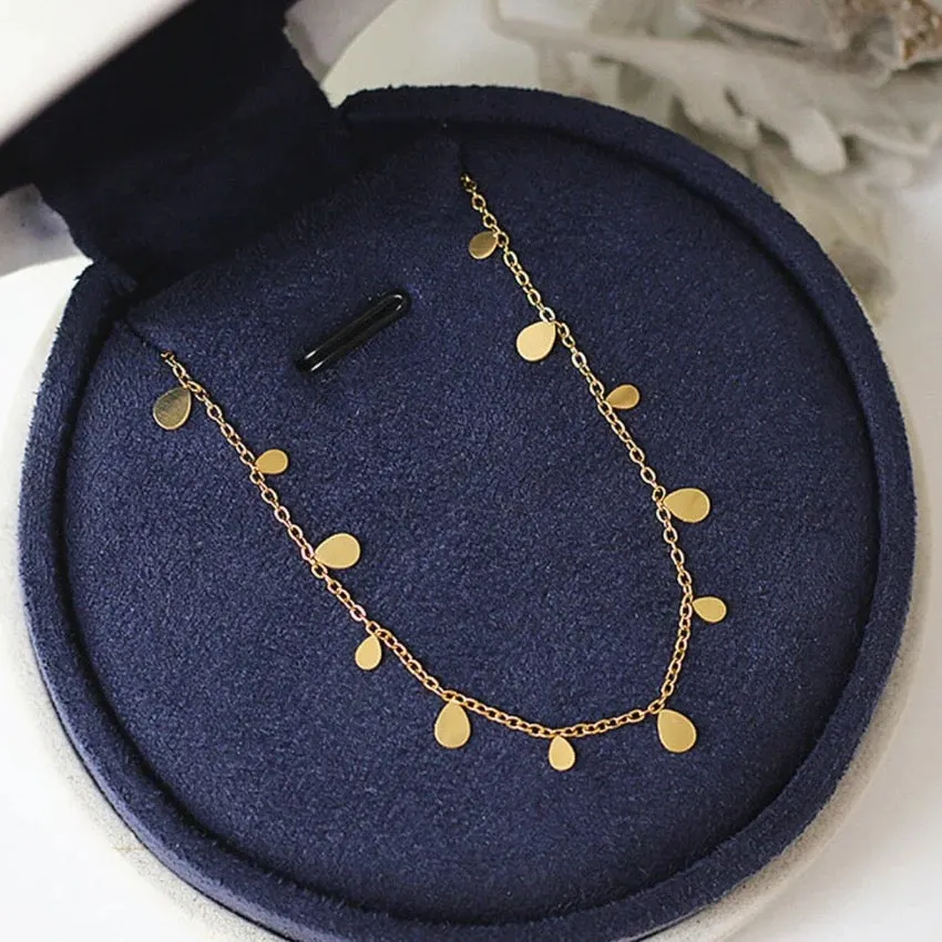 Shiny Chokers With Exquisite shapes
