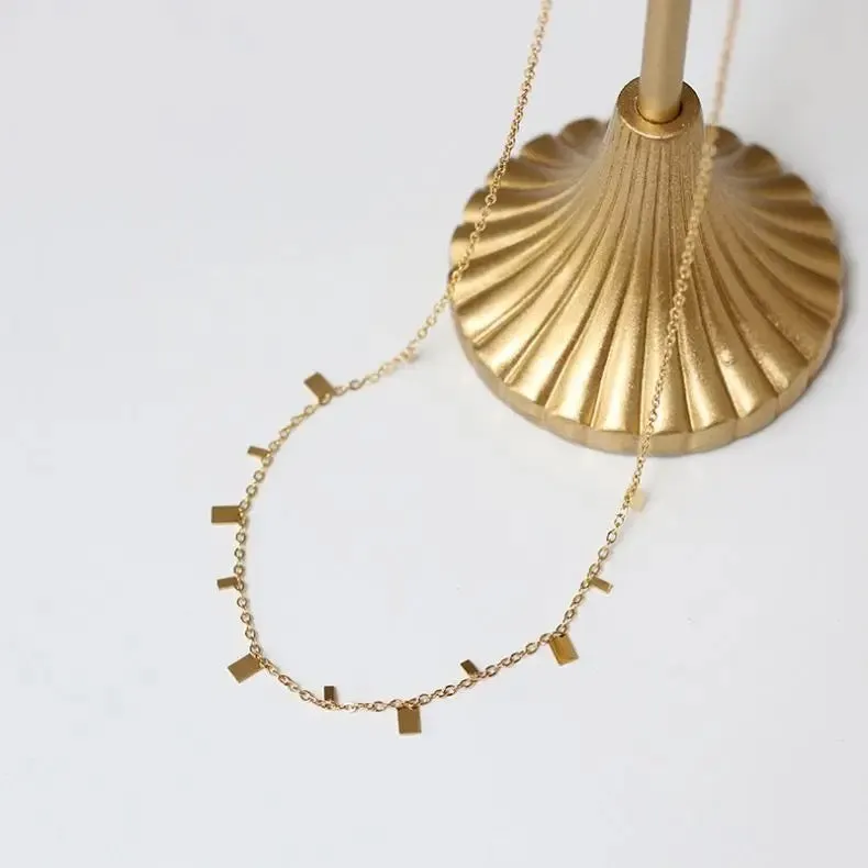 Shiny Chokers With Exquisite shapes