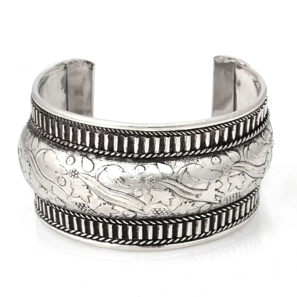 SILVER CUFF BRACELET #FW-B232051 (Showroom)