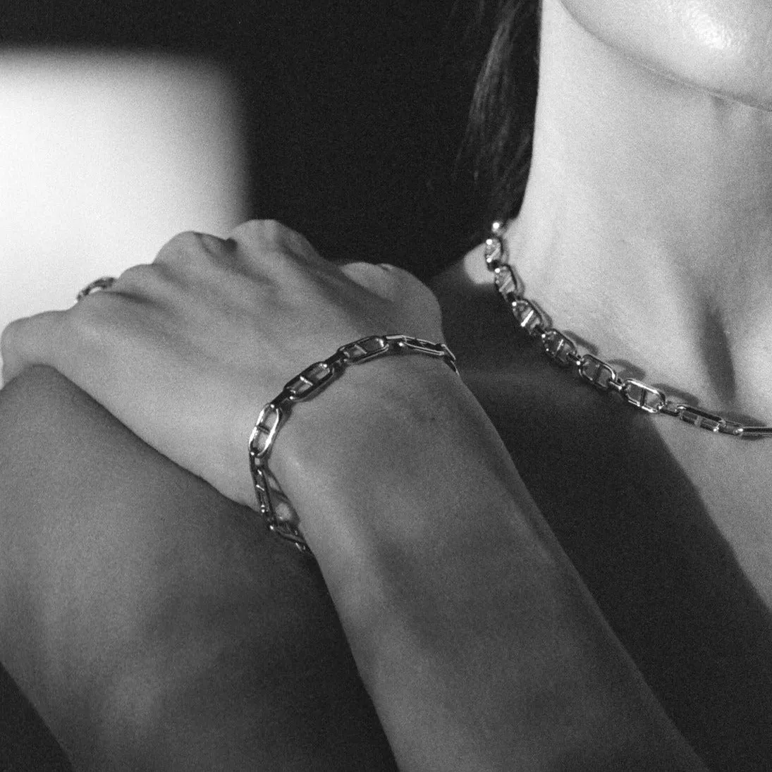 Stirrup Chain Bracelet with Tusk Clasp