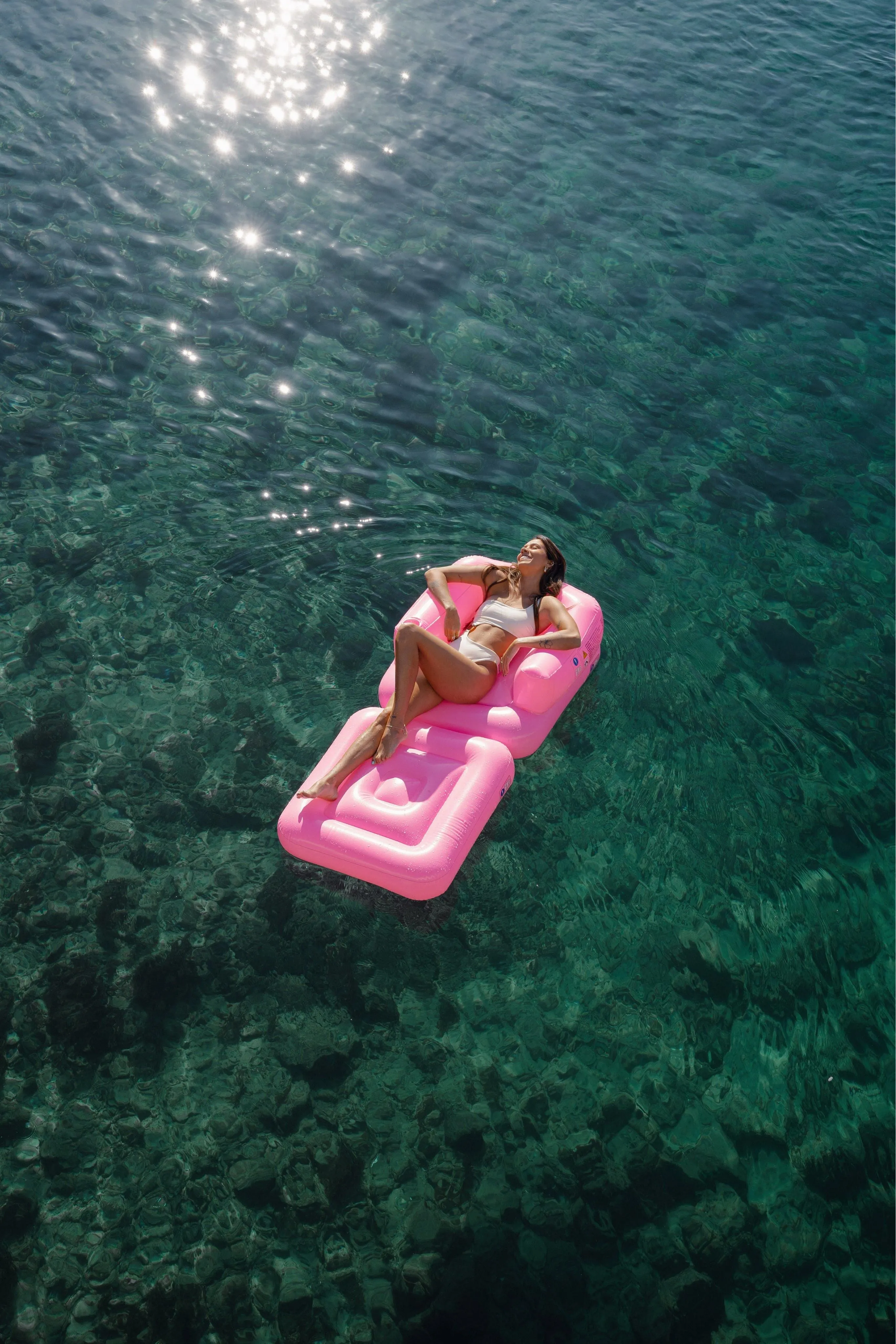 SUNNYLIFE INFLATABLE LILO CHAIR NEON PINK