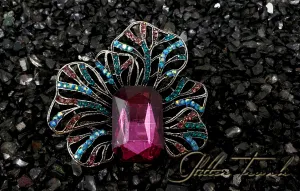 Vani Crystal Brooch