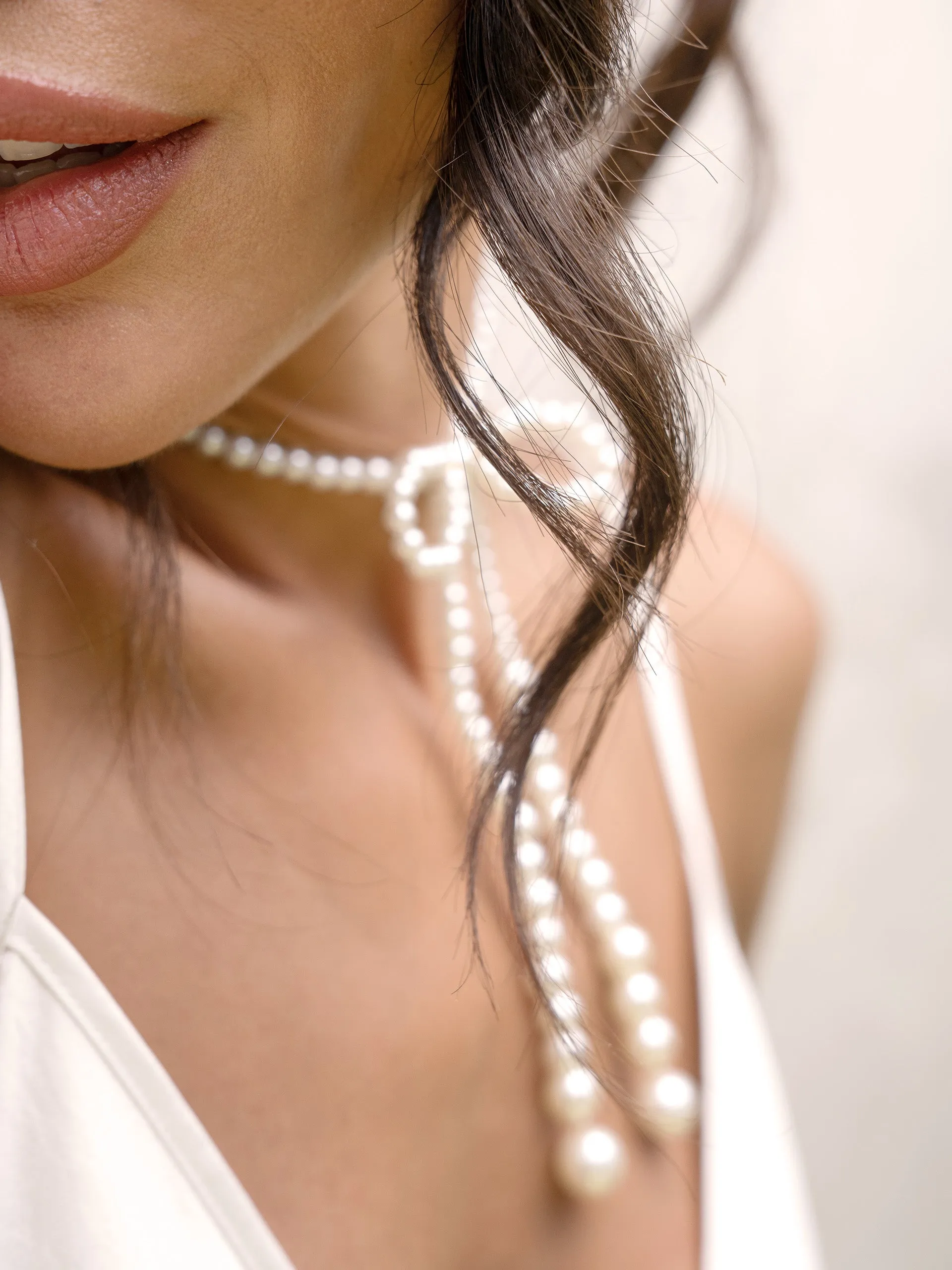 Venus Pearl Bow Necklace