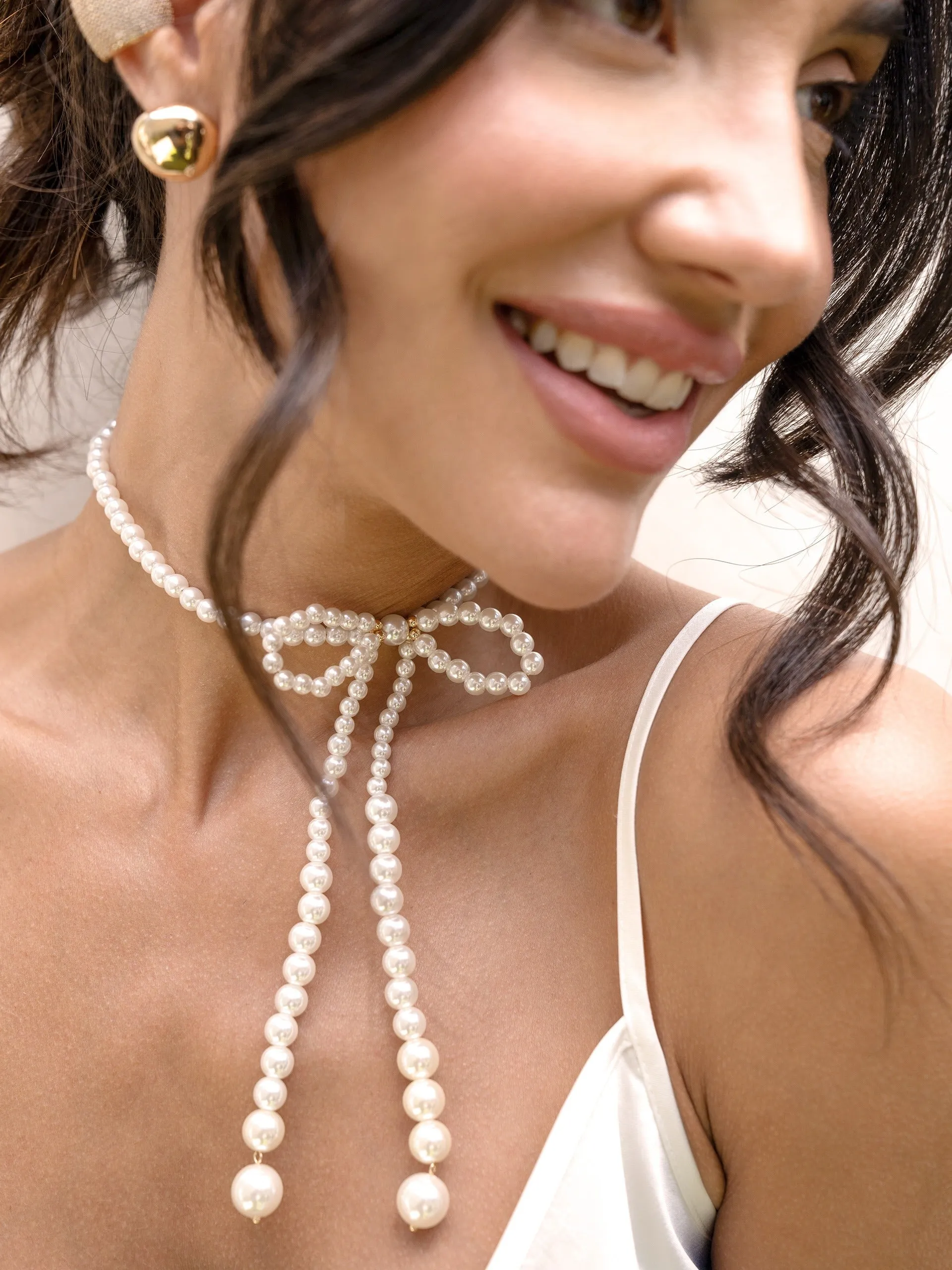 Venus Pearl Bow Necklace