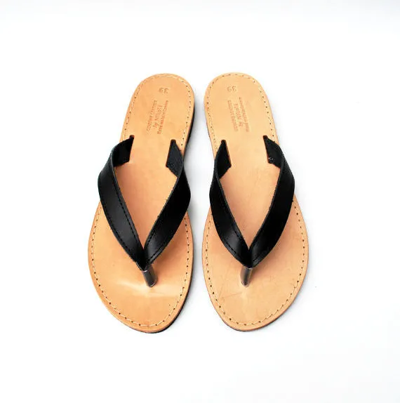 Women flip flops in black