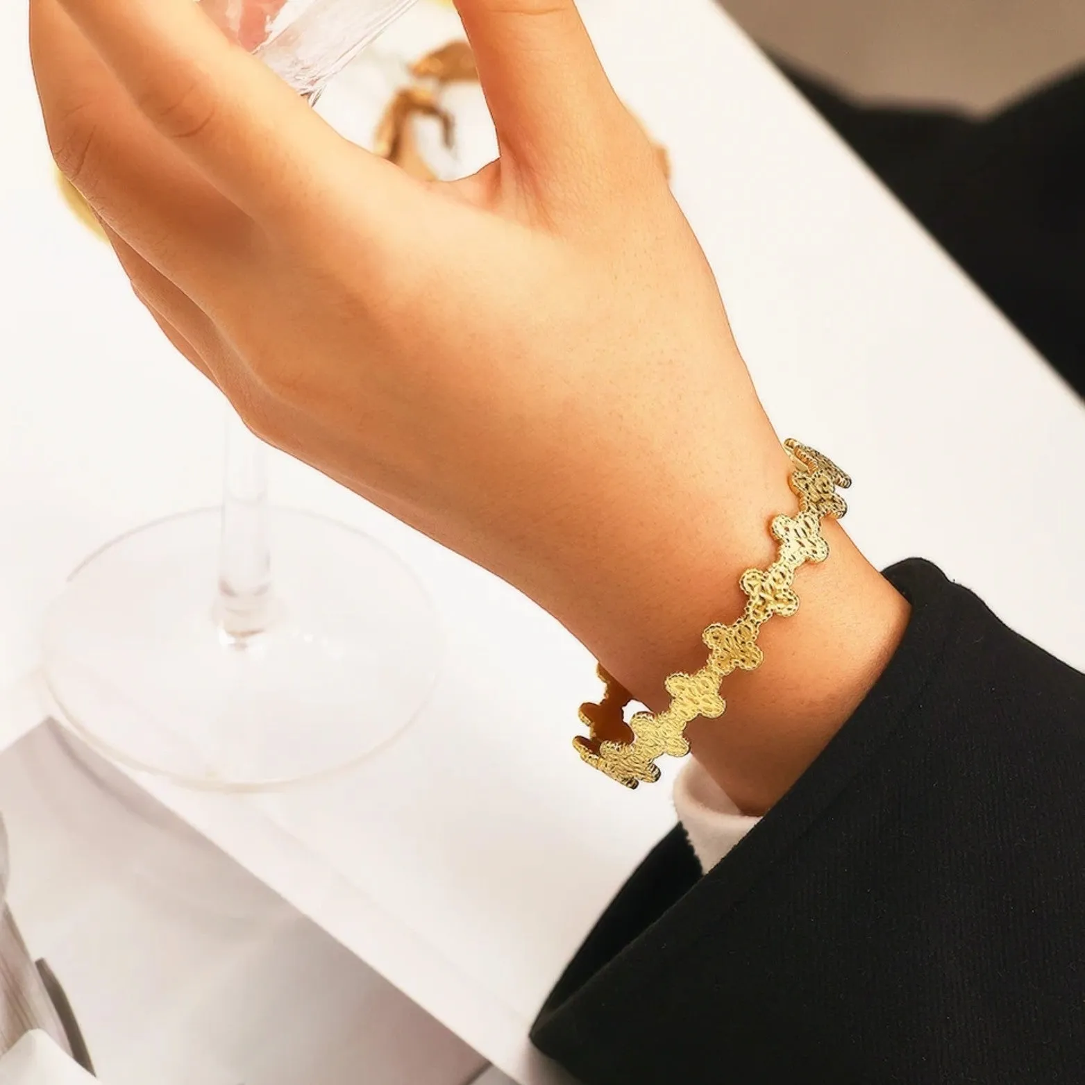 Zoe | Textured Clover Cuff